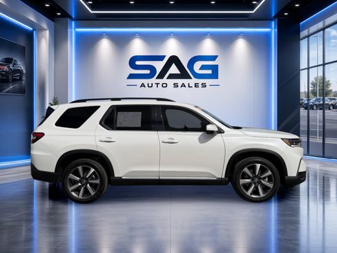 Used 2025 Honda Pilot Touring image 3