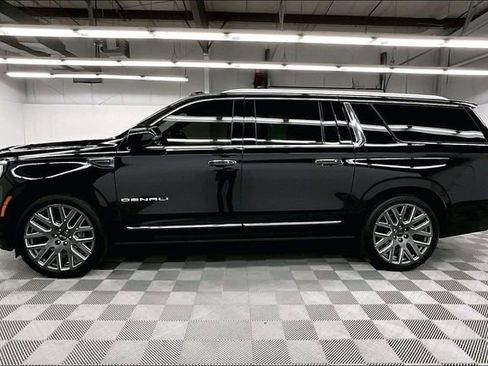 Used 2025 GMC Yukon XL Denali Ultimate w/ LPO, Floor Liner Package AWD/4WD image 14