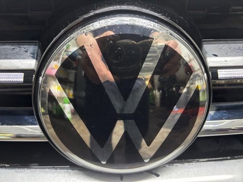 Used 2022 Volkswagen Tiguan SEL R-Line image 9