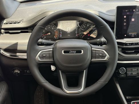 New 2026 Jeep Compass Latitude image 12