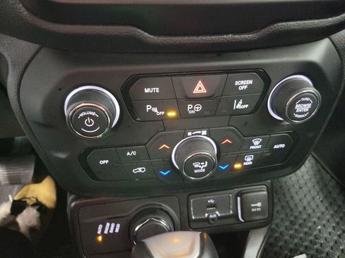 Used 2023 Jeep Renegade Limited w/ Limited Elite Group AWD/4WD image 34