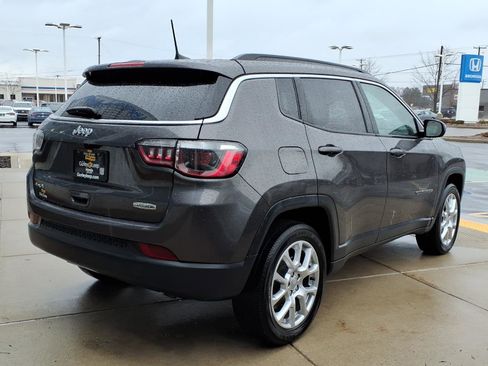 Used 2023 Jeep Compass Latitude image 11