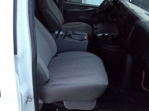 Used 2014 Chevrolet Express 1500 AWD image 19
