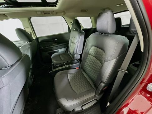 Used 2022 Nissan Pathfinder SV w/ SV Premium Package AWD/4WD image 31