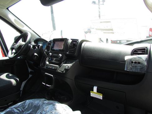 Used 2025 RAM ProMaster 2500 w/ Convenience Group image 16