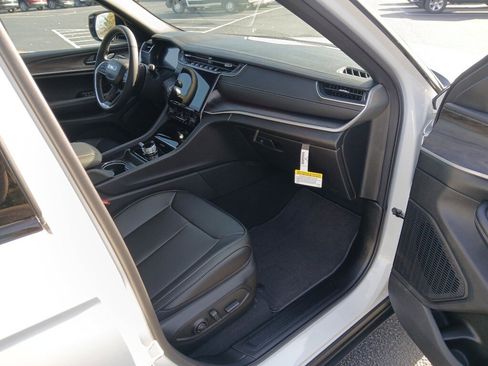 New 2025 Jeep Grand Cherokee Limited image 33