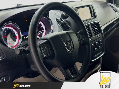 Used 2019 Dodge Grand Caravan SE FWD image 13