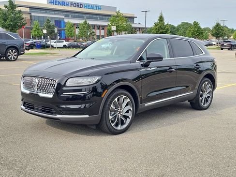 Used 2023 Lincoln Nautilus Reserve AWD/4WD image 2