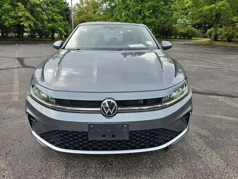 Used 2025 Volkswagen Jetta SE FWD image 9