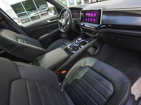Used 2025 Volkswagen Atlas Cross Sport SEL AWD/4WD image 42