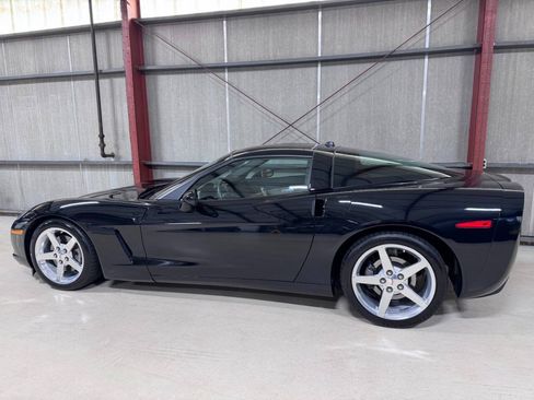 Used 2005 Chevrolet Corvette Coupe w/ Preferred Equipment Group RWD image 6