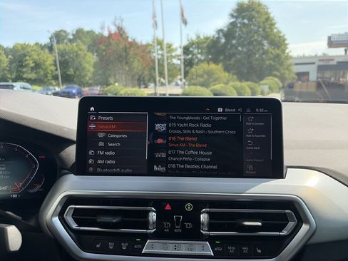 Used 2025 BMW X4 xDrive30i AWD/4WD image 23