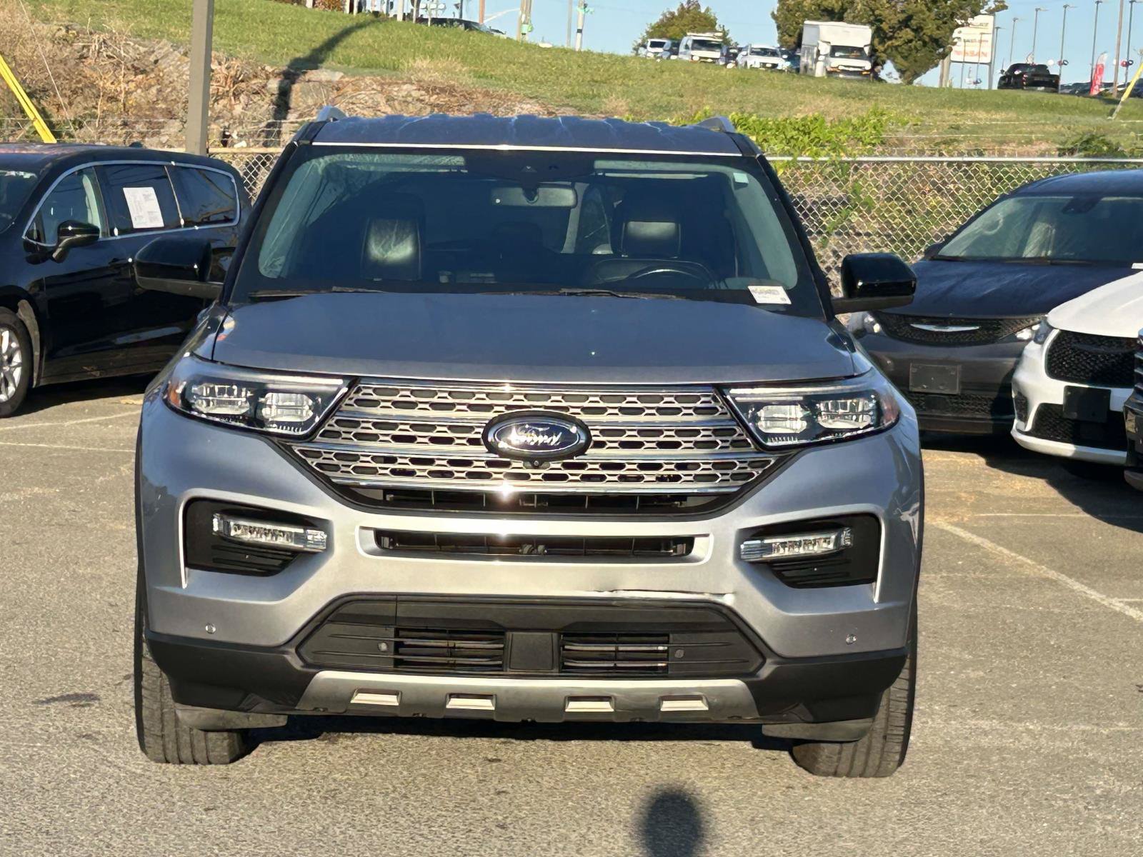 Used 2022 Ford Explorer Limited AWD/4WD image 2