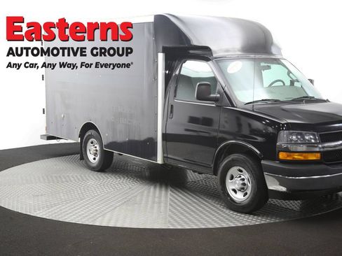 Used 2017 Chevrolet Express 3500 RWD image 46