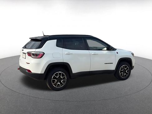 Used 2025 Jeep Compass Trailhawk AWD/4WD image 14
