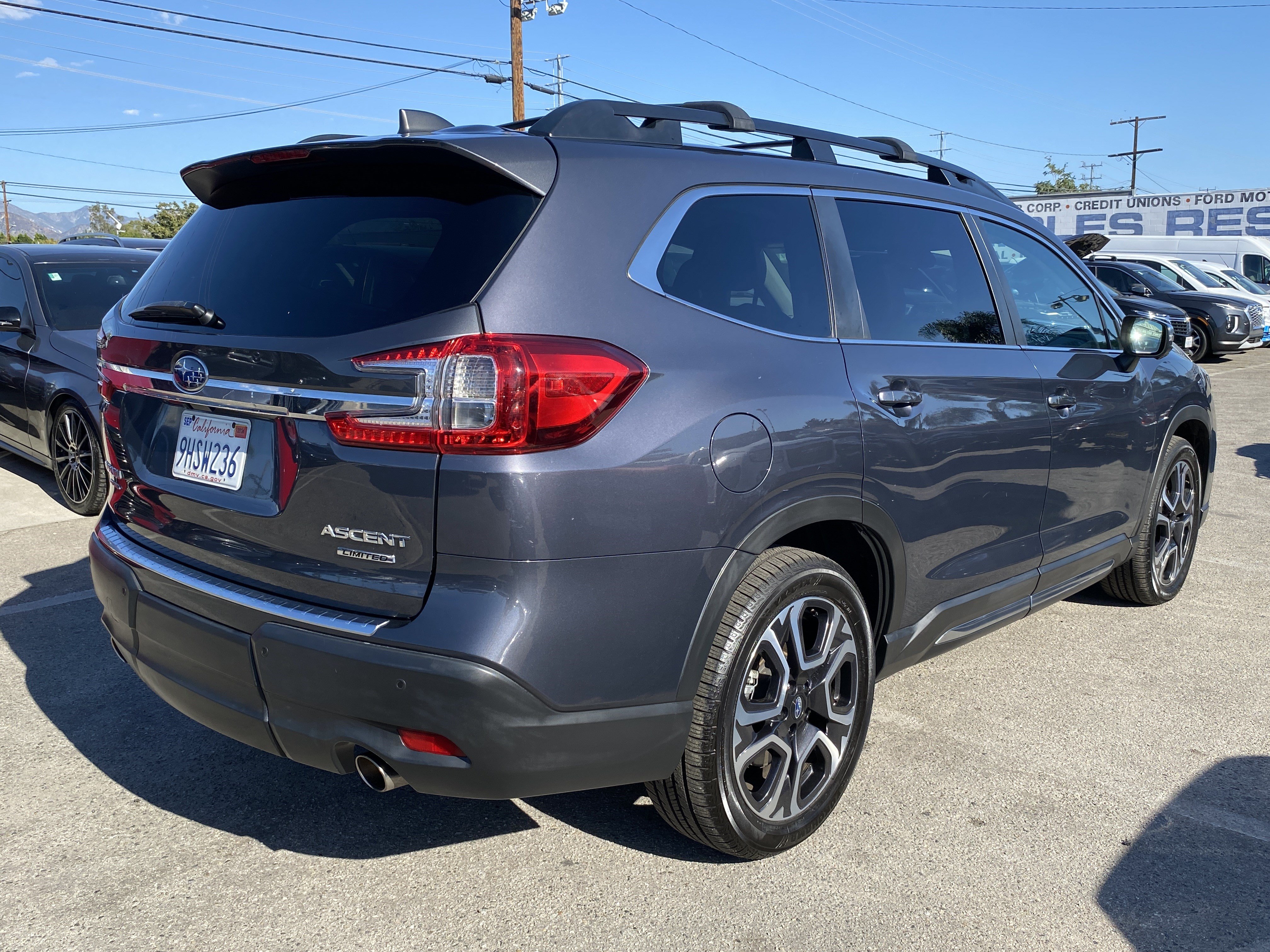 Used 2023 Subaru Ascent Limited w/ Technology Package AWD/4WD image 10