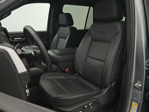 Used 2025 GMC Yukon Denali image 24
