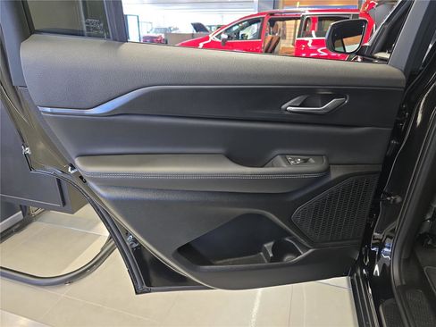 New 2026 Jeep Grand Cherokee L Laredo image 9