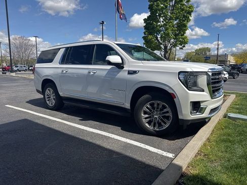 Used 2021 GMC Yukon XL SLT w/ SLT Premium Package image 7