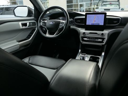 Used 2023 Ford Explorer XLT w/ Equipment Group 202A RWD image 27