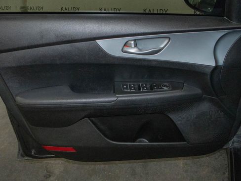 Used 2023 Kia Forte LXS w/ LXS Technology Package FWD image 10