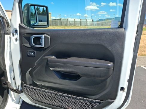 Used 2022 Jeep Wrangler Unlimited Rubicon AWD/4WD image 22