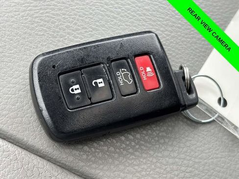 Used 2019 Toyota Highlander XLE image 26