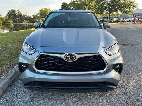 Used 2023 Toyota Highlander XLE image 8