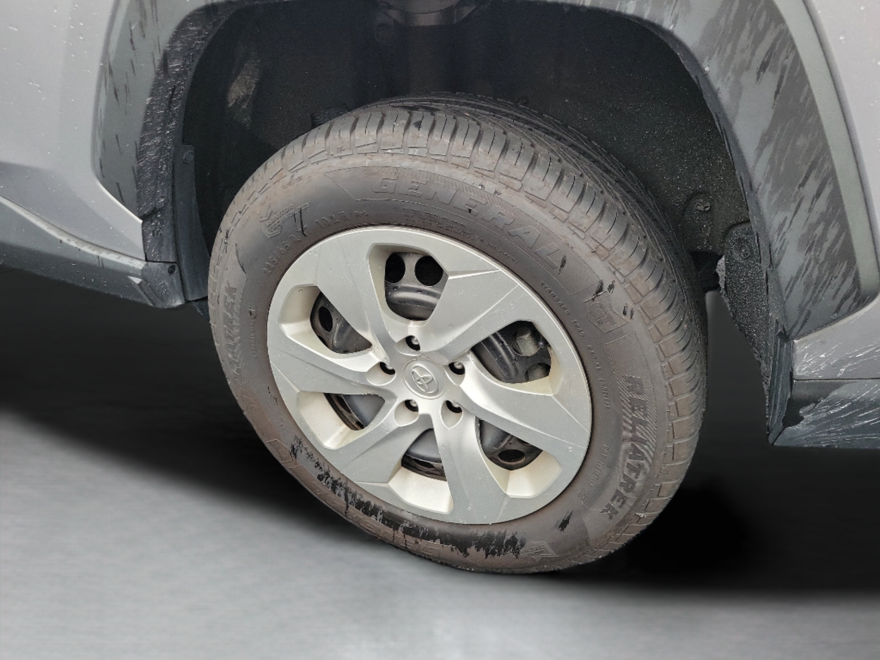 Used 2021 Toyota RAV4 LE FWD image 24