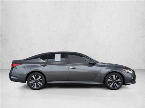 Used 2021 Nissan Altima 2.5 SV image 4