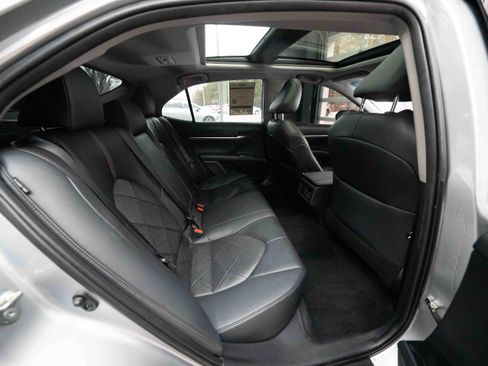 Used 2019 Toyota Camry XLE image 25