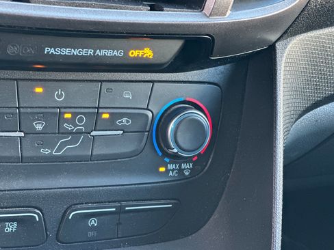 Used 2020 Ford Transit Connect XLT image 28