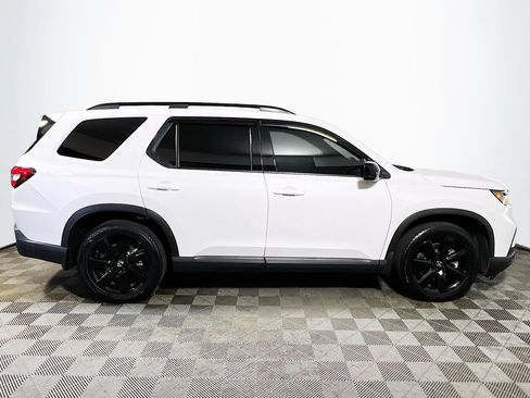 Used 2025 Honda Pilot Black Edition image 8