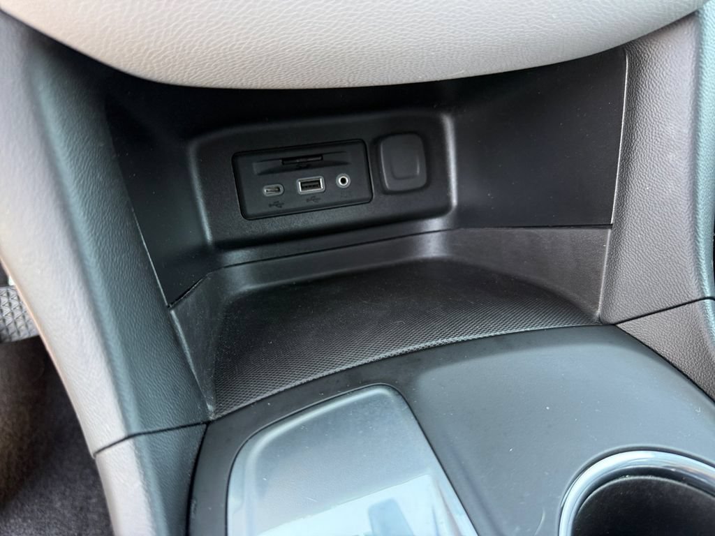 Used 2019 Chevrolet Equinox LT FWD image 22