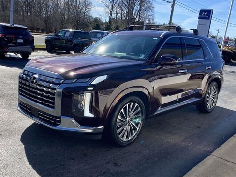 Used 2023 Hyundai Palisade Calligraphy image 3