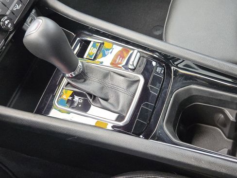 Used 2025 Jeep Compass Limited image 21