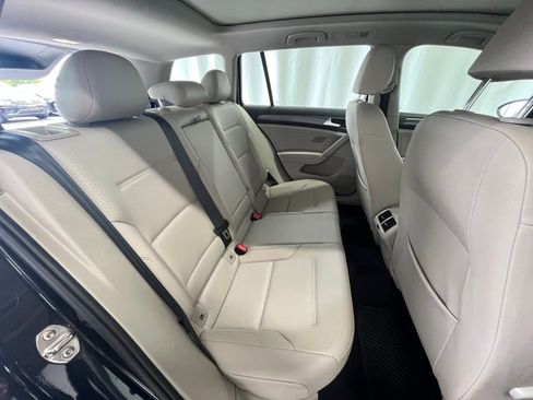 Certified 2019 Volkswagen Golf SE image 26