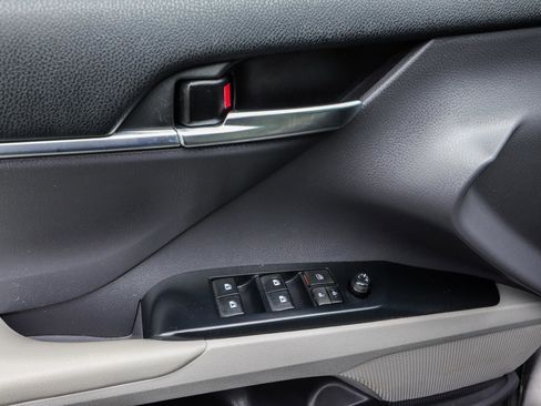 Used 2020 Toyota Camry SE FWD image 31