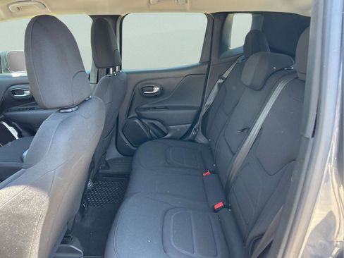 Certified 2022 Jeep Renegade Latitude w/ Convenience Group image 10