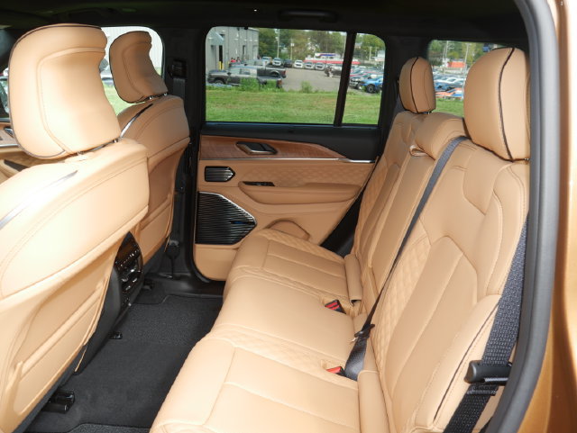 New 2027 Jeep Grand Cherokee Summit AWD/4WD image 26