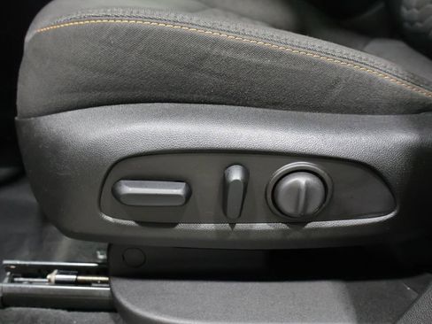 Used 2019 Chevrolet Equinox LT w/ Driver Convenience Package AWD/4WD image 12