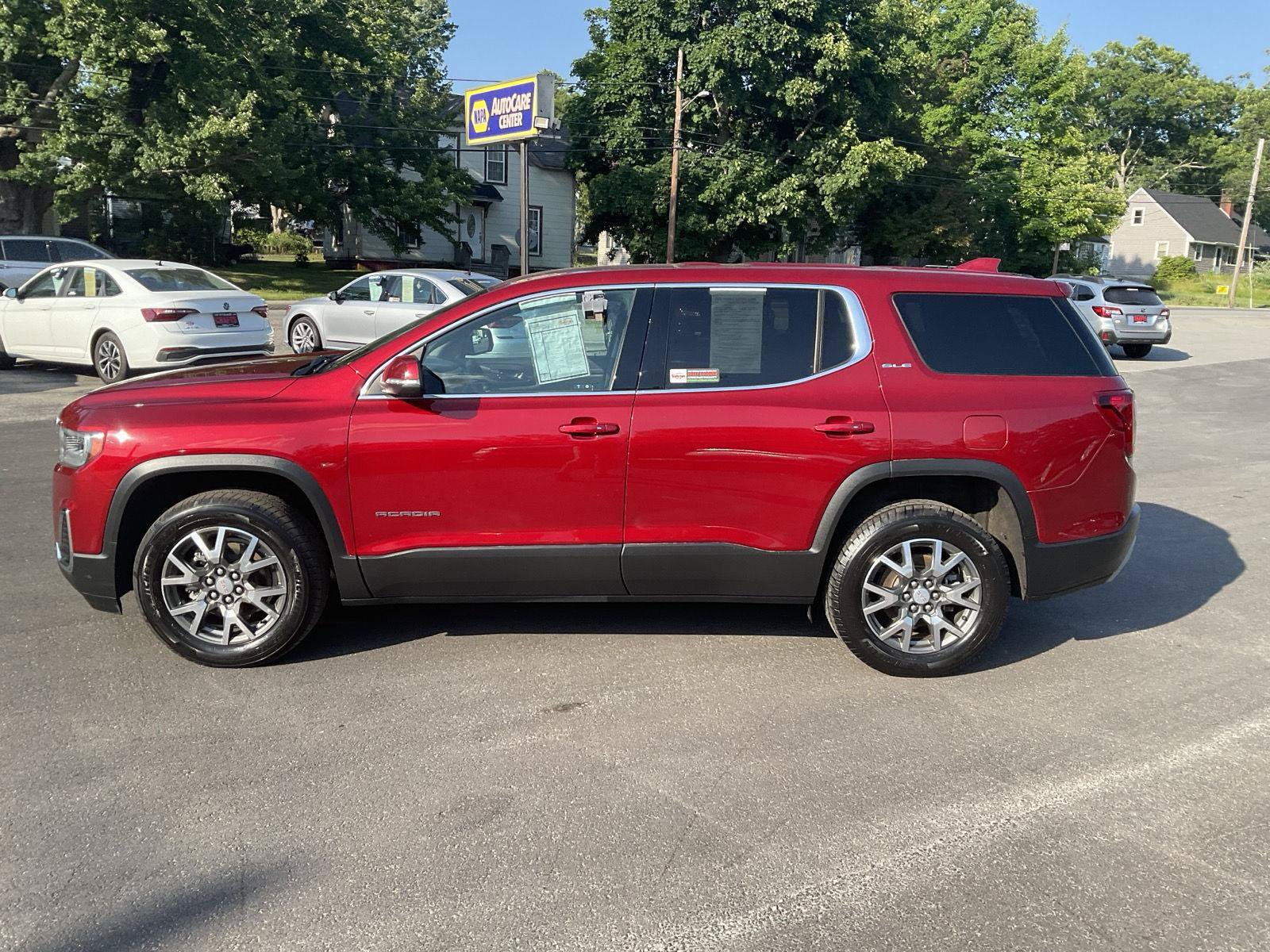 Used 2023 GMC Acadia SLE w/ LPO, Floor Liner Package AWD/4WD image 2