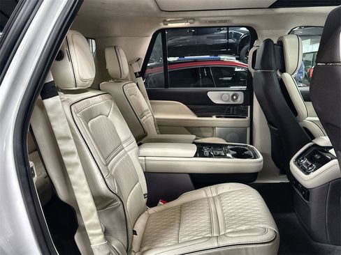 Used 2020 Lincoln Navigator Black Label w/ Cargo Convenience Package image 32