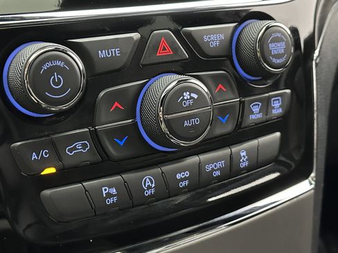 Used 2021 Jeep Grand Cherokee Limited w/ Luxury Group II image 16