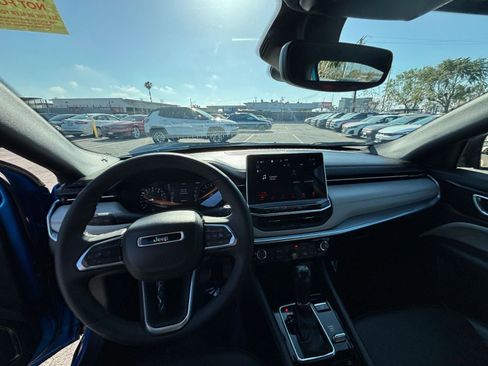 Used 2025 Jeep Compass Limited image 34