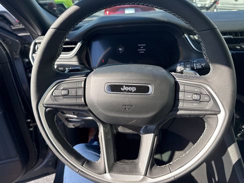 New 2025 Jeep Grand Cherokee Altitude image 35