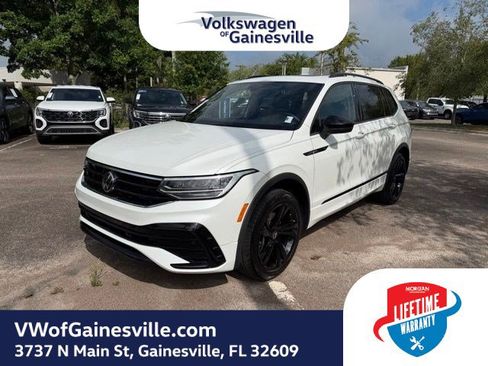 Used 2024 Volkswagen Tiguan SE R-Line AWD/4WD image 3