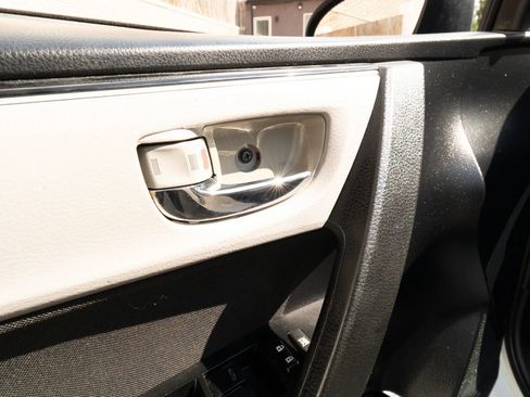 Used 2019 Toyota Corolla LE FWD image 29