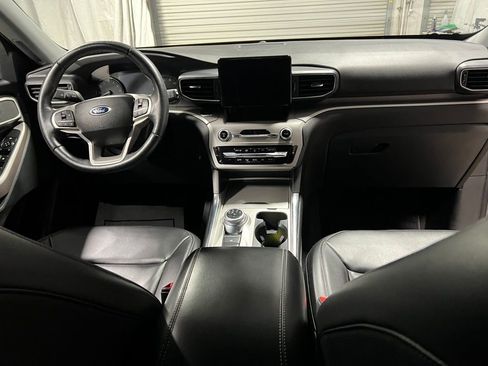 Used 2023 Ford Explorer XLT w/ Equipment Group 202A image 14