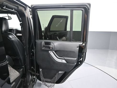 Used 2014 Jeep Wrangler Unlimited Sahara w/ Dual Top Group AWD/4WD image 26